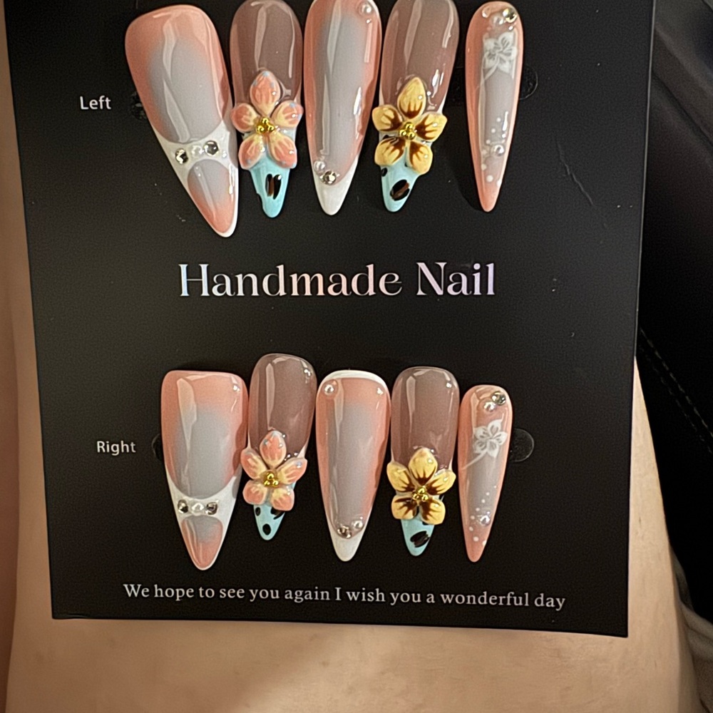 Handmade Floral Nail Set - Pink and White